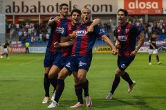 欧冠最佳阵容揭晓：劳塔罗领衔，亚马尔与巴雷拉闪耀中场