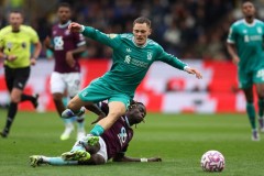 双冠荣耀：多纳鲁马与约克雷斯的传奇之路，曼城阿森纳的崛起与震撼！