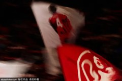 巴塞罗那再创辉煌：莱万700球里程碑，西甲进球纪录刷新